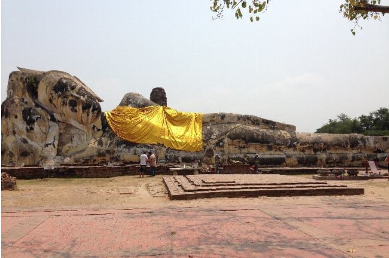 全長28ｍ、ひっそりと巨大涅槃物が横たわり情緒溢れる「ワットロカヤスター」